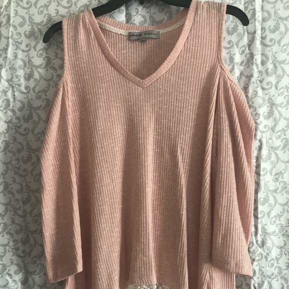 Rose gold cold shoulder 3/4 sleeve sweater - Picture 1 of 3